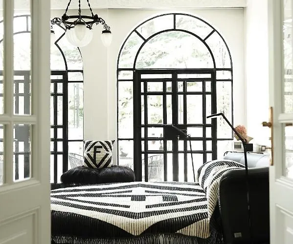 Laetitia Πανσιόν 4*