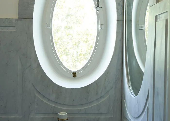 Laetitia Πανσιόν 4*