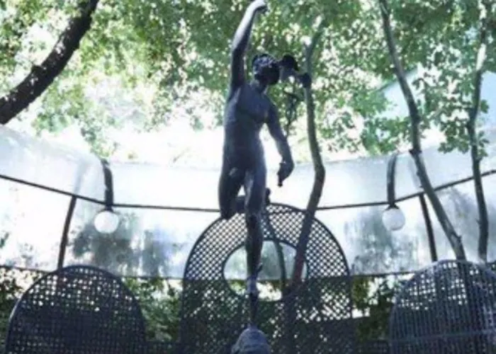 Laetitia Πανσιόν